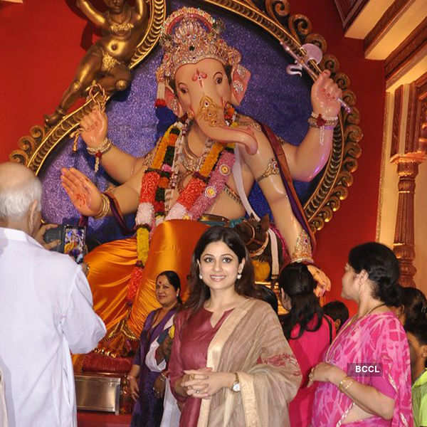  Bollywood  Celebs Chant  Ganpati Bappa Pics Bollywood  