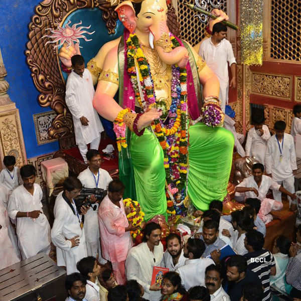  Bollywood  Celebs Chant  Ganpati Bappa Pics Bollywood  