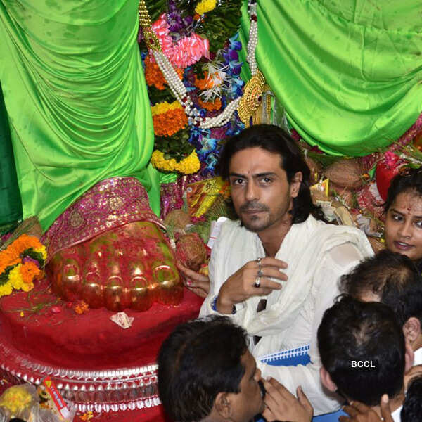 Bollywood Celebs Chant Ganpati Bappa