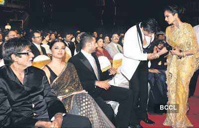 Shah Rukh Khan, Priyanka Chopra And Rekha At The 54th Idea Filmfare Awards