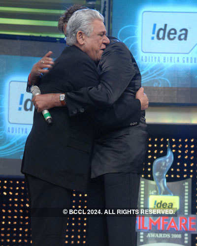 Filmfare '08: Hugs 'n' kisses