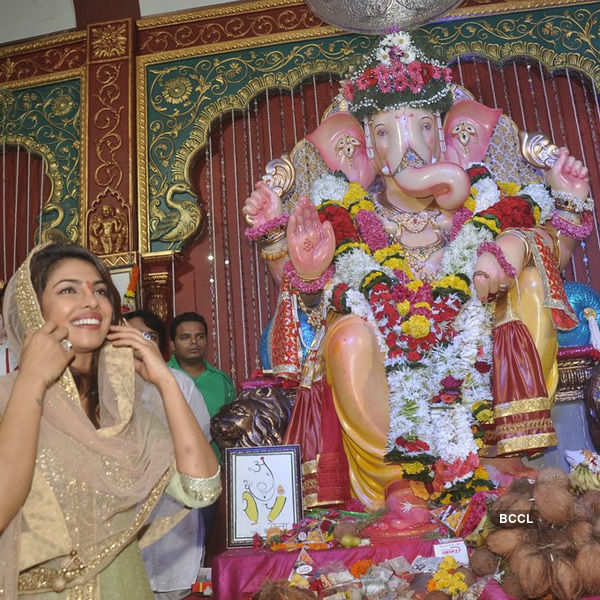  Bollywood  Celebs Chant  Ganpati Bappa Pics Bollywood  