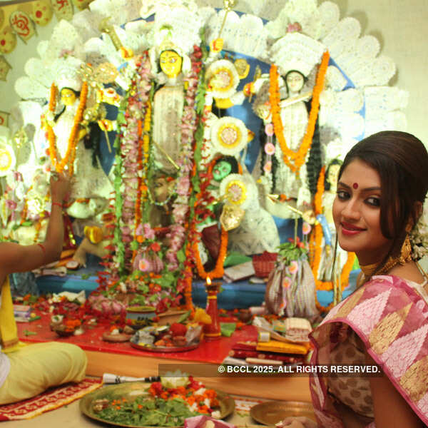 Tolly celebs take part in Puja frenzy