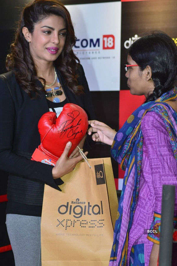 Priyanka, Darshan promote Mary Kom