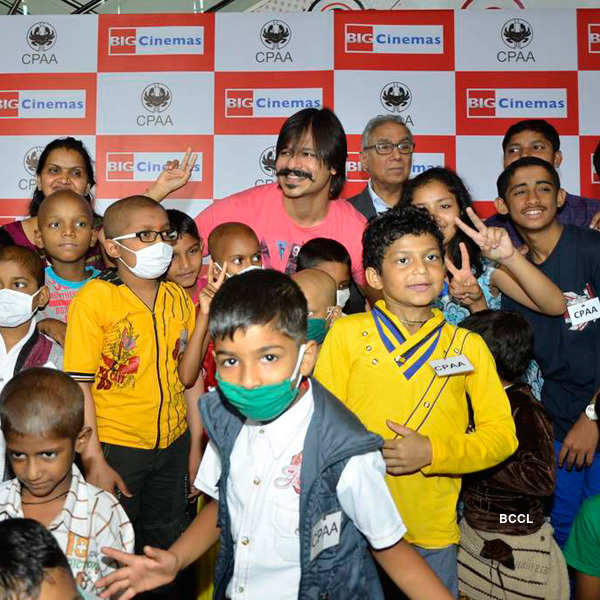 Vivek celebrates b'day with cancer patients