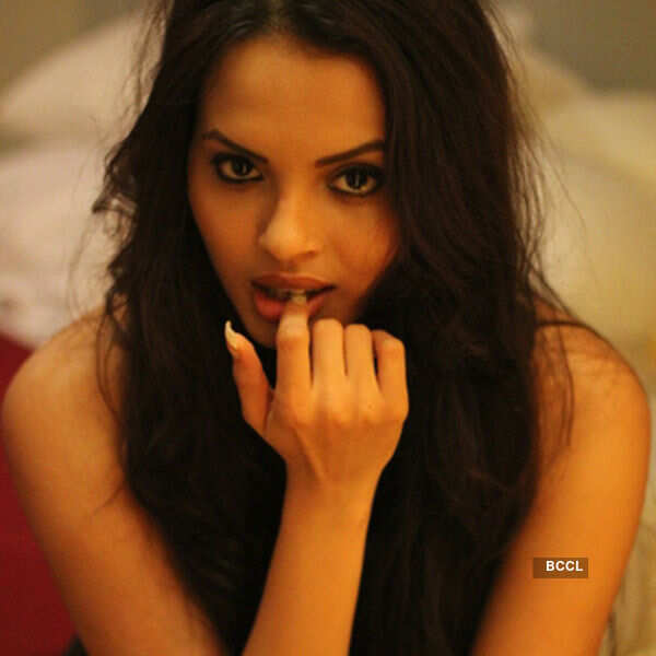 Gail Da Silva stands as first runner up at Miss United Continent 2014