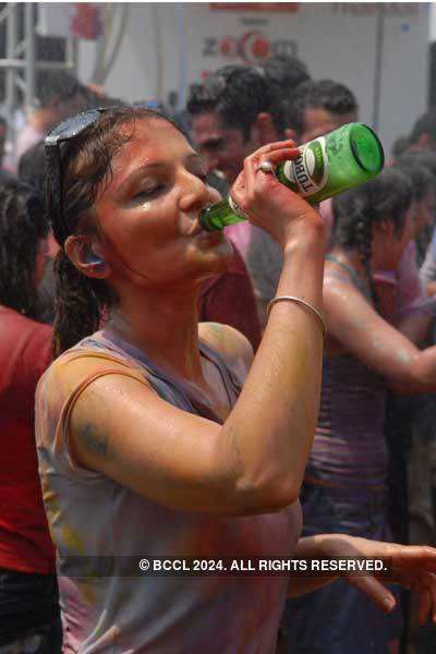 Zoom Holi Party '09 - Part 3