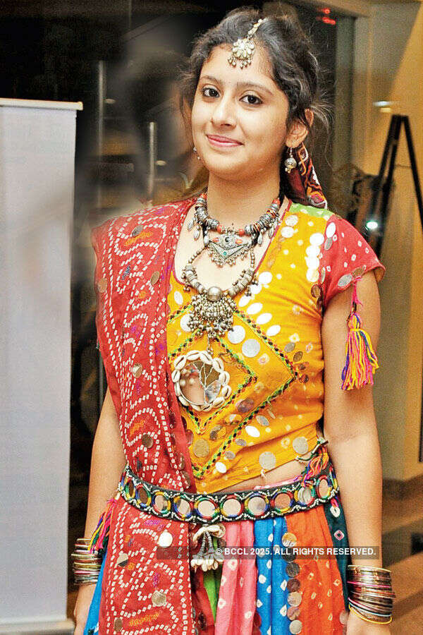 Groove the dandiya way!