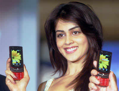 Genelia at mobile launch