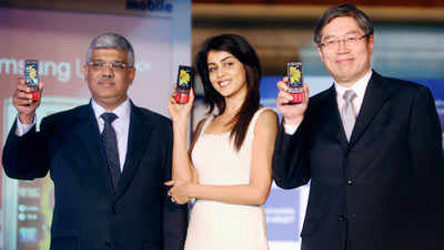 Genelia at mobile launch