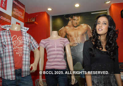 Raima at Jeans store