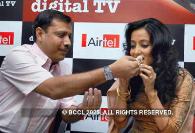 Actress Raima Sen at a Jeans store in Kolkata on Tuesday, March 7, 2009 ...