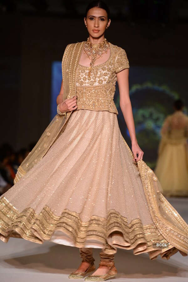 Sonakshi walks for Tarun Tahiliani