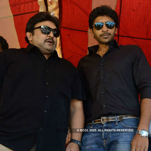 Stars protest against Jayalalithaa's arrest