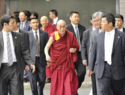 Dalai Lama visits Tokyo
