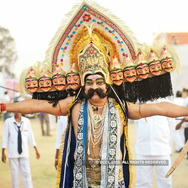 Vivek enjoys Ramlila flavour