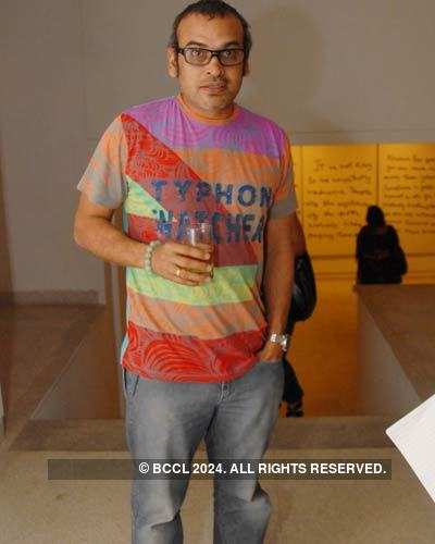 Freddy Birdy's debut painting exhibition at Neeti Bagh - Photogallery