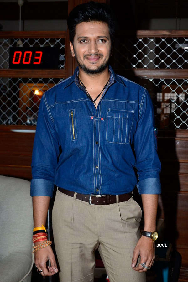 Bank Chor: On the sets