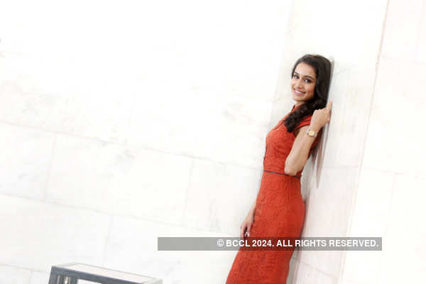 What makes Shraddha Kapoor popular with her fans?