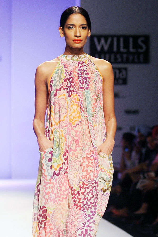 A model flaunts a creation by designer Roopa Pemmaraju on Day 5 of ...