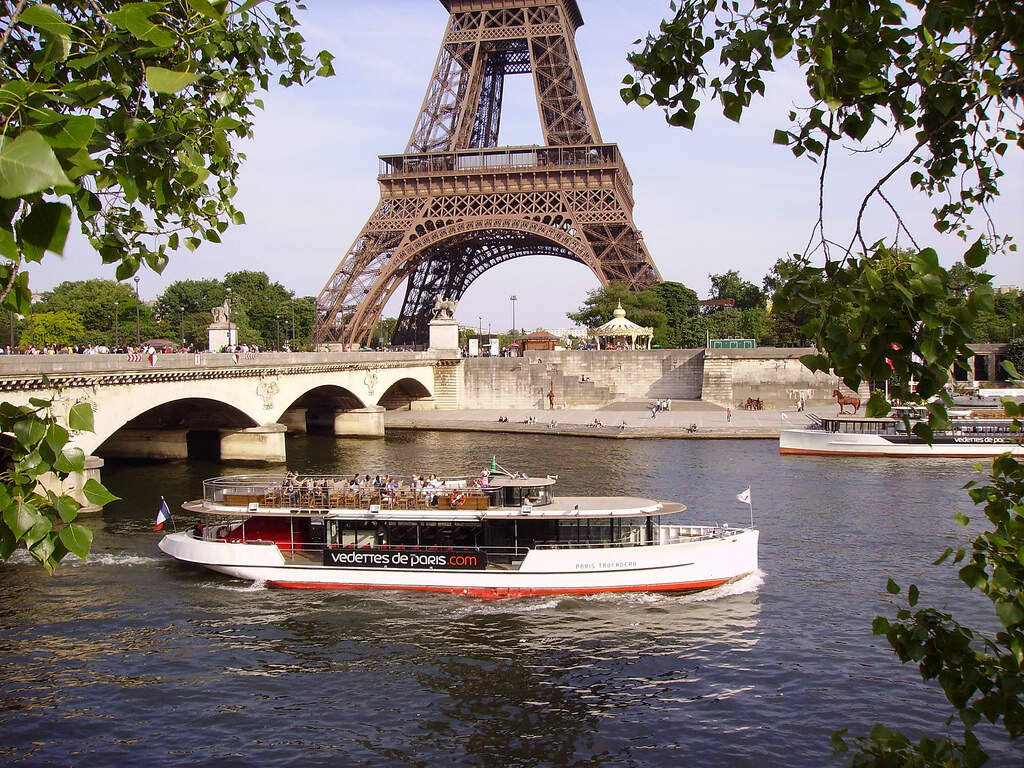 boat-tours-paris-times-of-india-travel