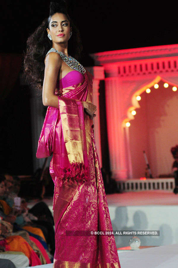 Lisa Haydon at fashion show