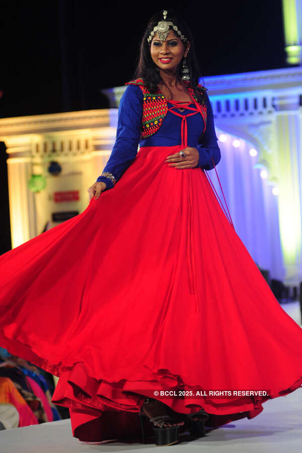 Lisa Haydon at fashion show