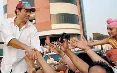 Sunny Deol campaigns