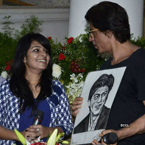 SRK celebrates his b'day with media