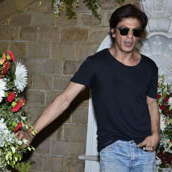 SRK celebrates his b'day with media