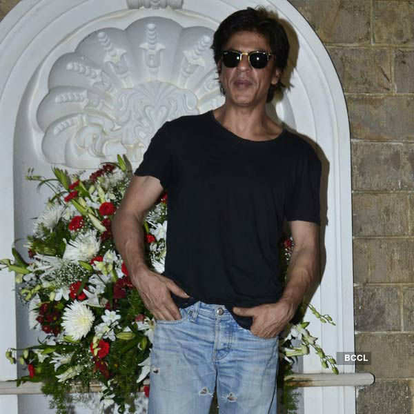 SRK celebrates his b'day with media