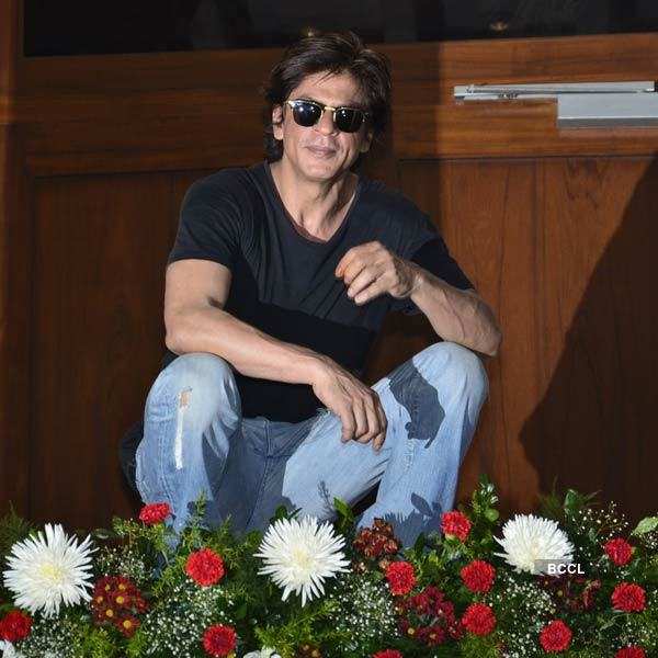 SRK celebrates his b'day with media