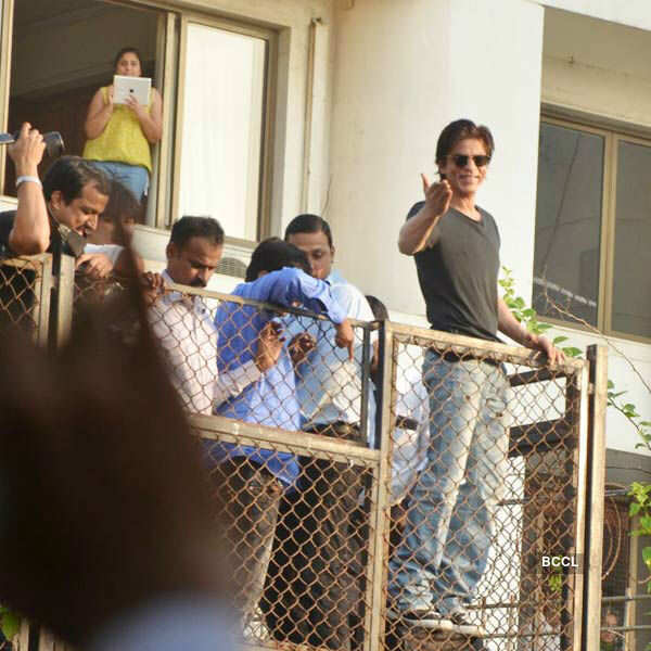 SRK celebrates his b'day with media