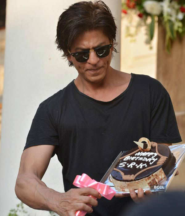 SRK celebrates his b'day with media