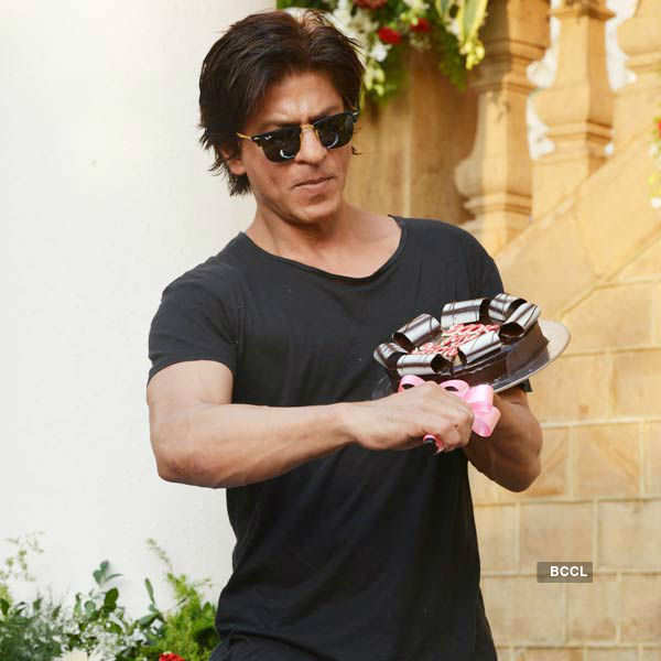 SRK celebrates his b'day with media