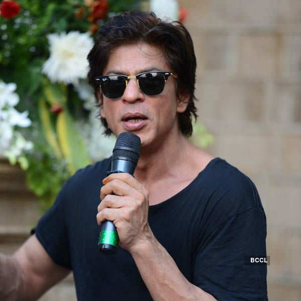 SRK celebrates his b'day with media