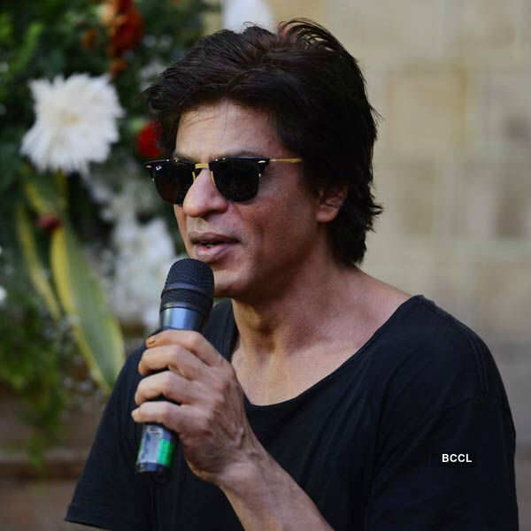 SRK celebrates his b'day with media