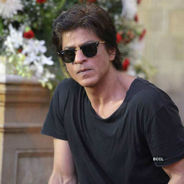 SRK celebrates his b'day with media