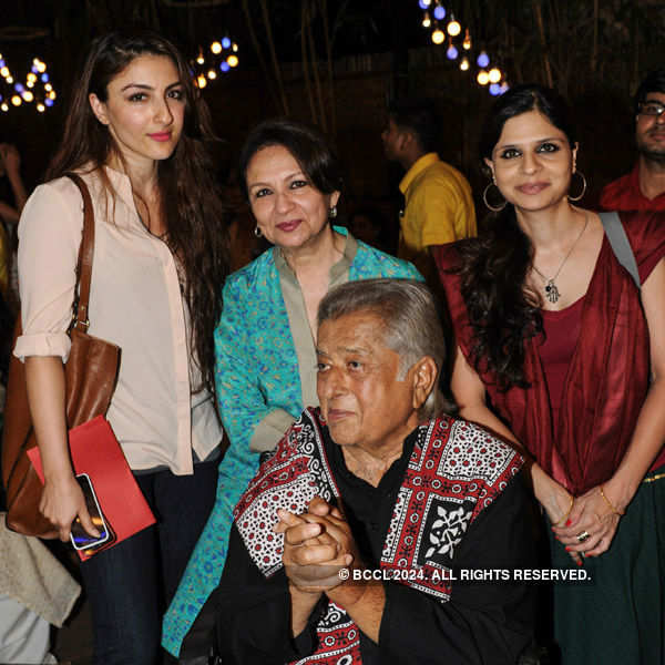 Shashi Kapoor with Soha Ali Khan, Sharmila Tagore and Saba Ali Khan during  the Prithvi Theatre Festival, presented by Bombay Times, held in Mumbai, on  November 05, 2014 - Photogallery