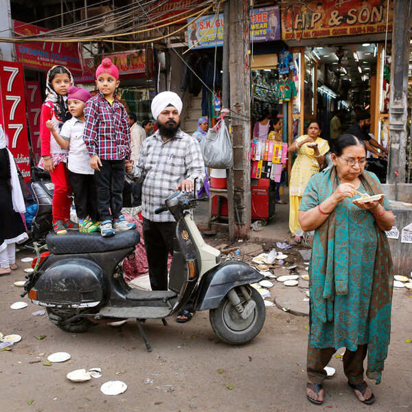 India celebrates Gurunanak Jayanti