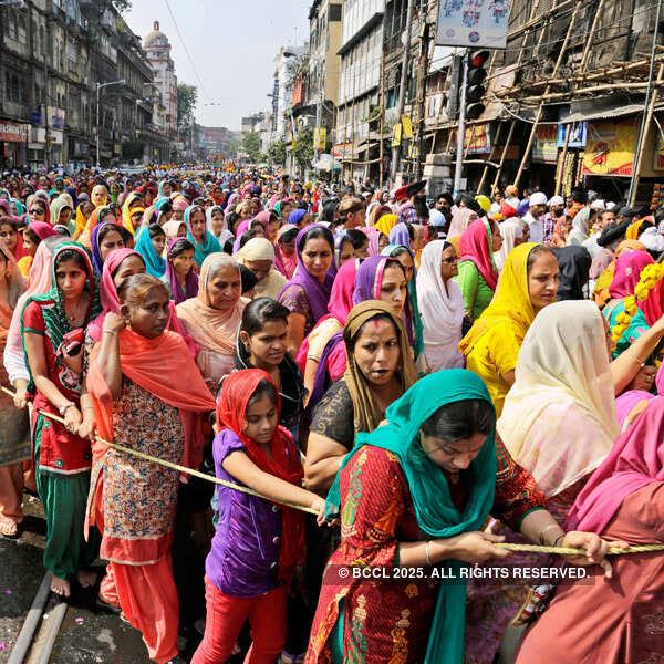 India celebrates Gurunanak Jayanti