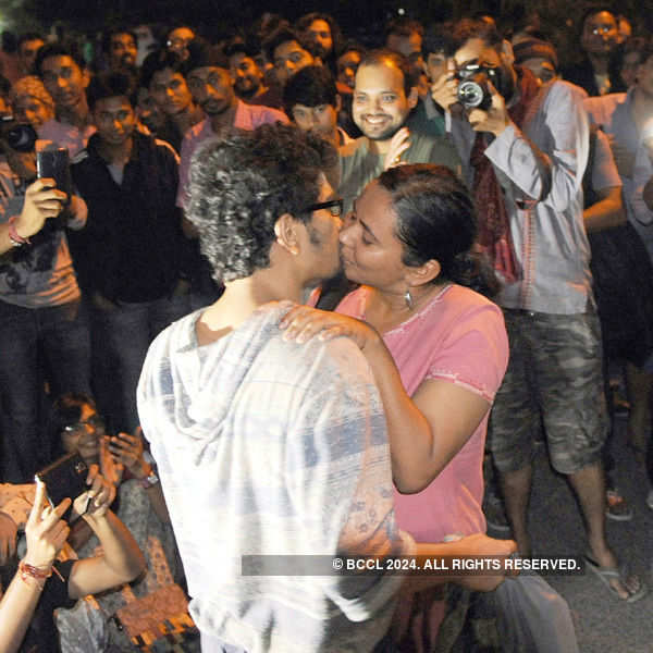 'Kiss of Love' campaign in JNU