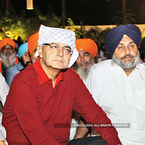 Politicos celebrate Gurupurab