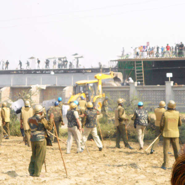 Violence erupts at Rampal's ashram in Hisar