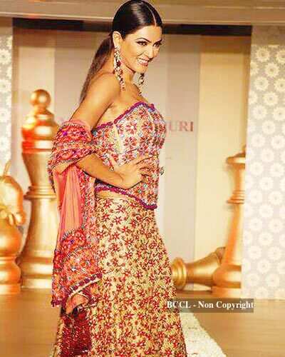 Sushmita on ramp Pics | Sushmita on ramp Photos | Sushmita on ramp ...