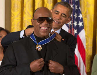 Obama awards Presidential Medal of Freedom to 18