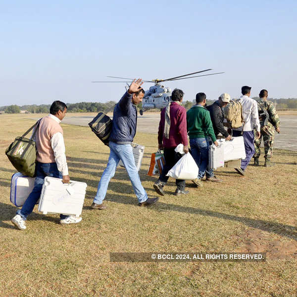 Jharkhand voters defy Maoists, cast ballot
