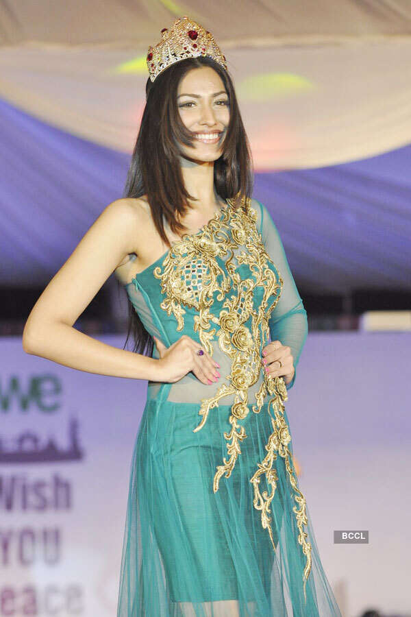 Celebrities walk for a cause