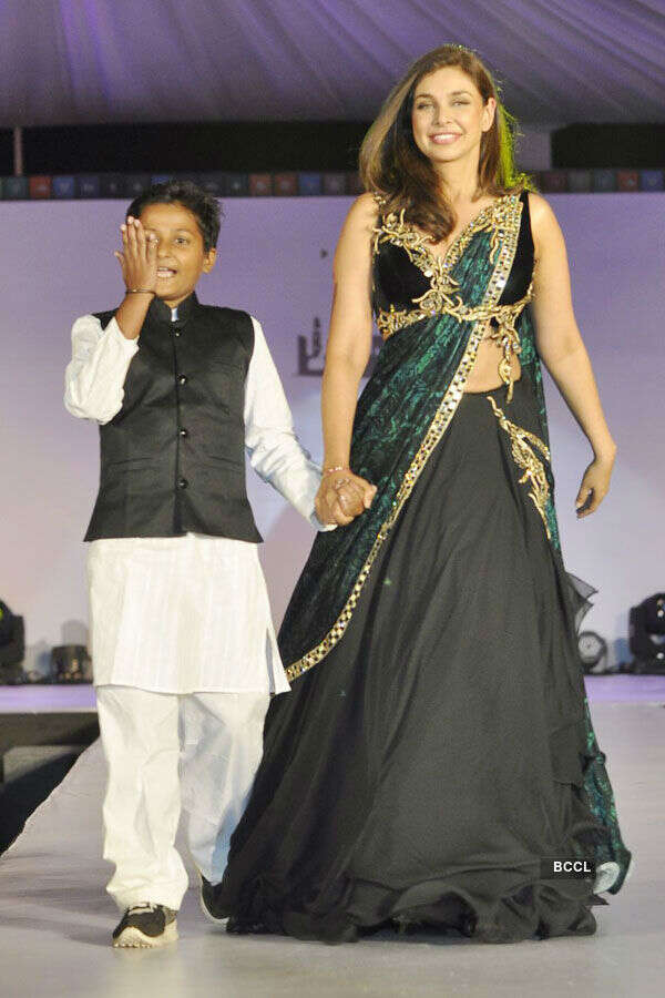 Celebrities walk for a cause