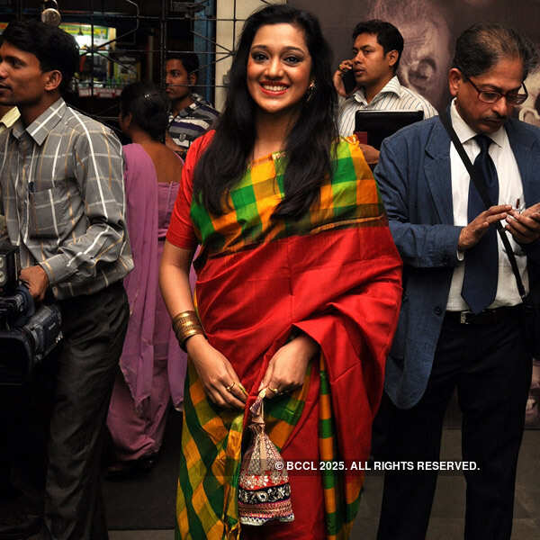 Sondhey Namar Age: Premiere